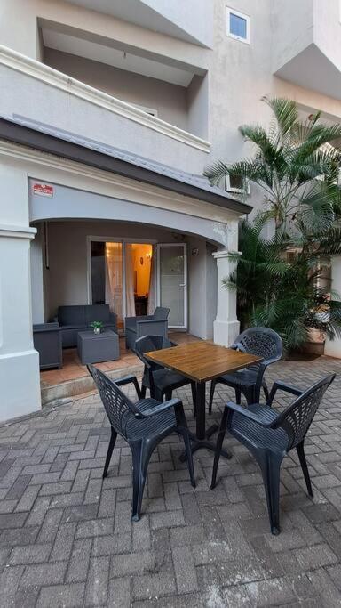 Sunshine Luxurious Villa:4 Mins Walk From Beach Flic en Flac Екстер'єр фото